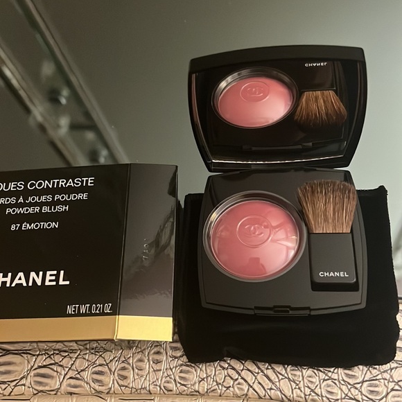 NIB! Chanel Joues Contraste Powder Blush In Color #87 Emotion.